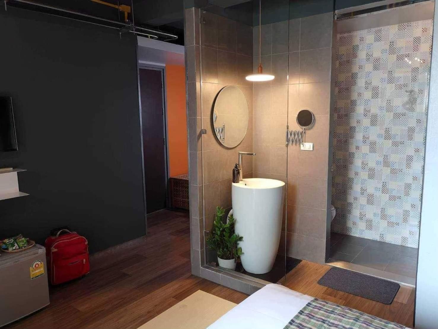 Whereder Poshtel Удон-Тхани Экстерьер фото